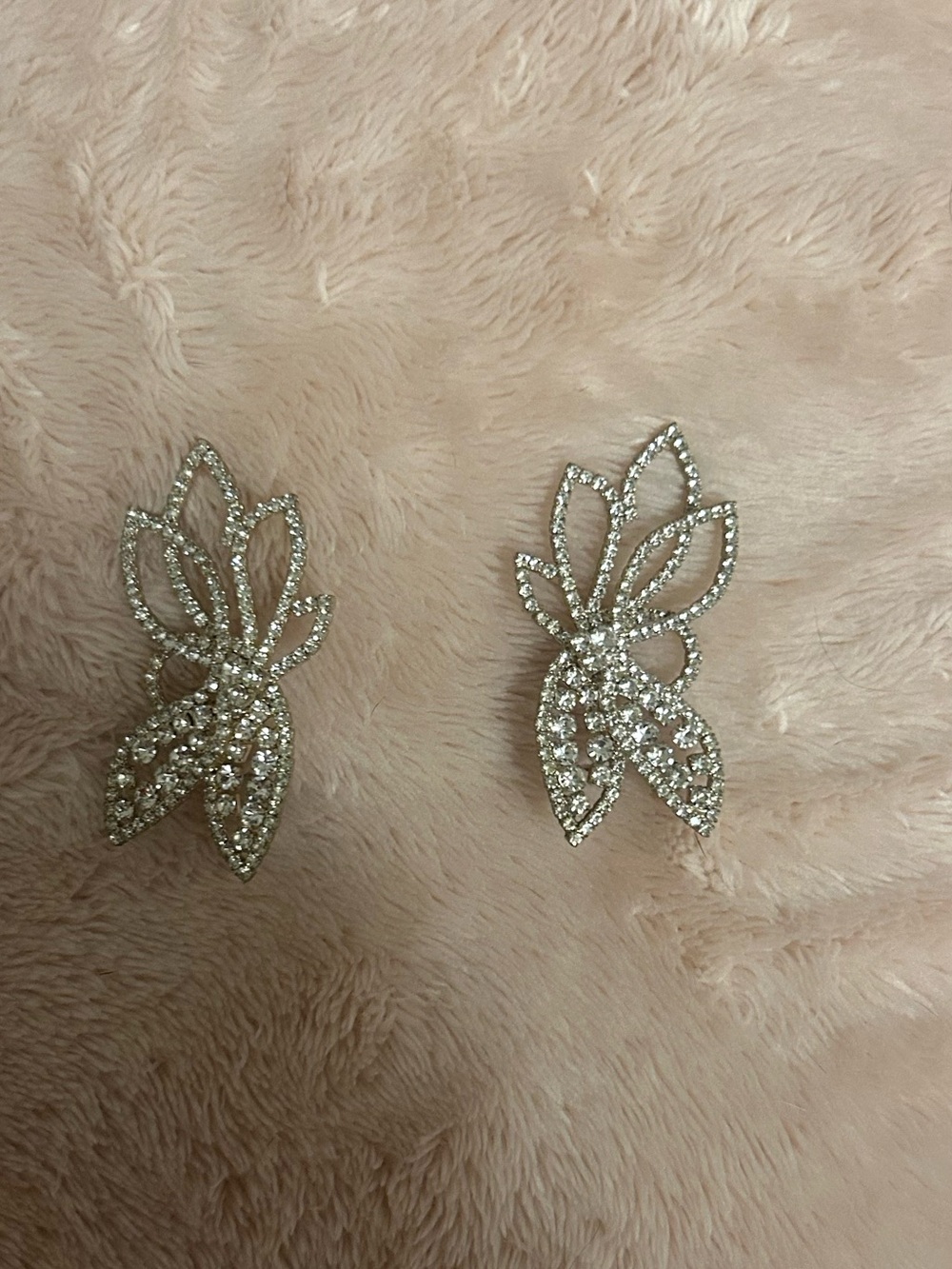 Sparkling Crystal Leaf  Earrings - Silver